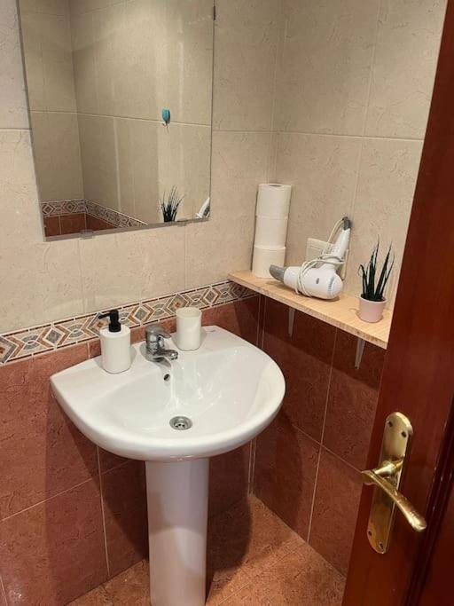 Acogedor Y Soleado Apartamento Recien Amueblado En Gijón Exteriér fotografie